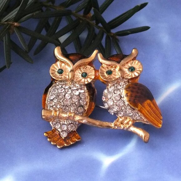 Gold Tone Two Owls Brooch - Picture 11 of 11